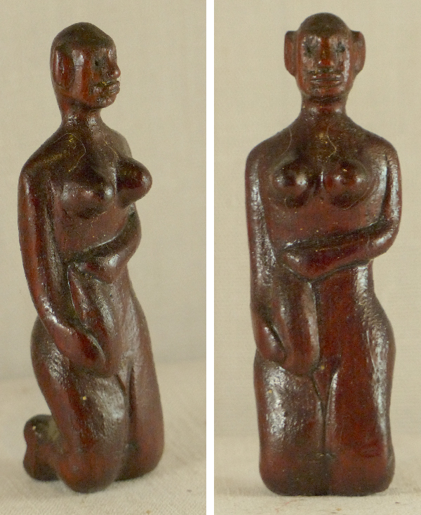 Femme à genou. Anonyme. Sculpture en bois. Hauteur 12 cm.collection modestes et hardis