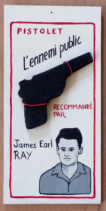 <Laurent Jacquy. Série L'Ennemi Public .Acrylique sur carton et pistolet en bois.
